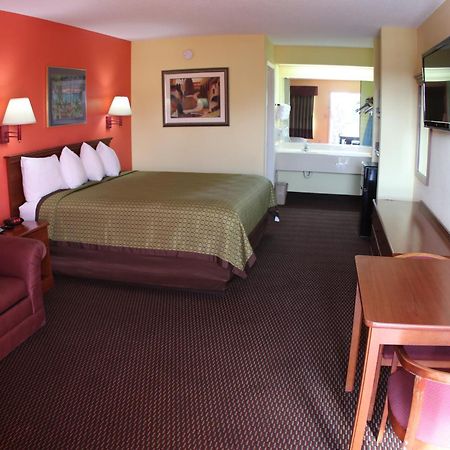 Budget Inn & Suites Hawkinsville Exterior photo