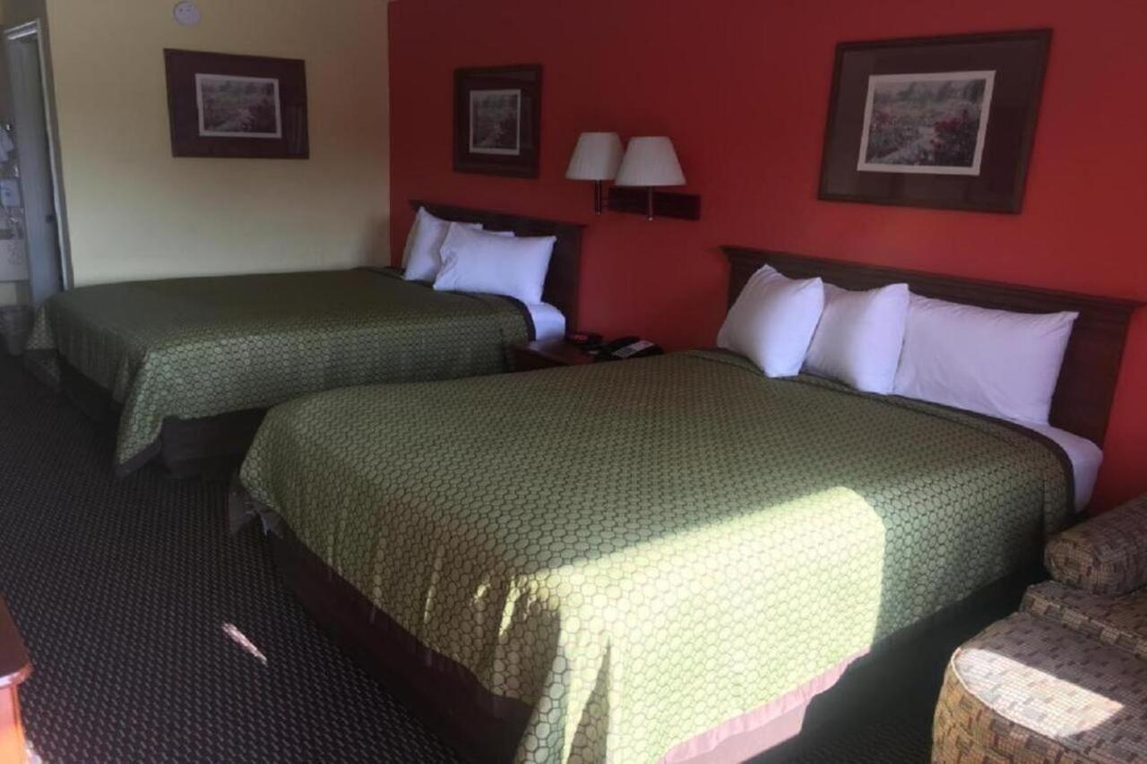 Budget Inn & Suites Hawkinsville Exterior photo