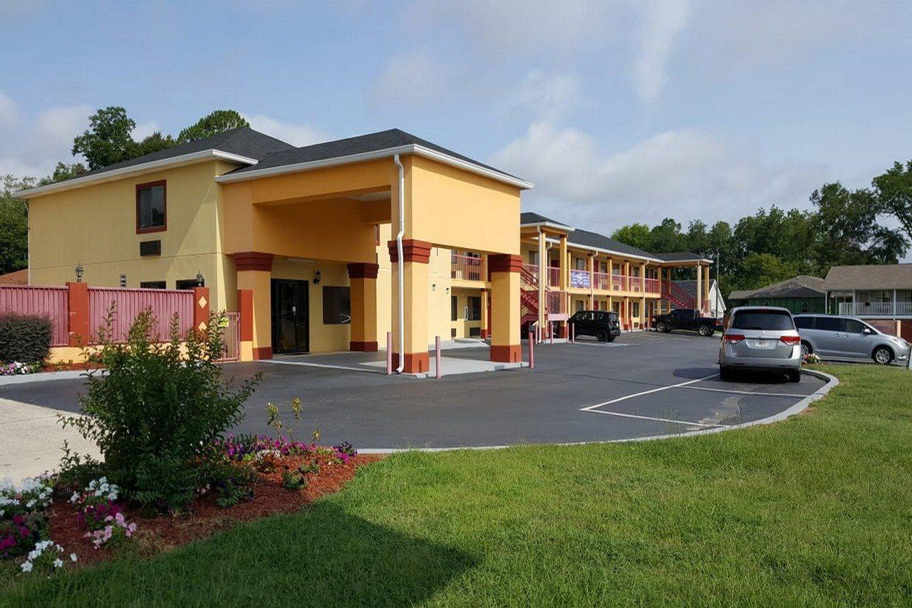 Budget Inn & Suites Hawkinsville Exterior photo
