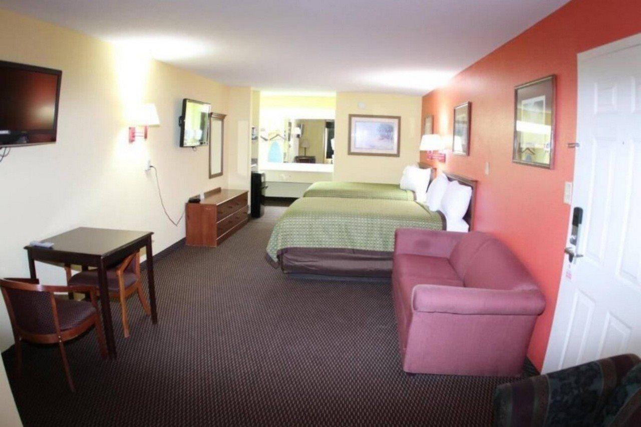 Budget Inn & Suites Hawkinsville Exterior photo