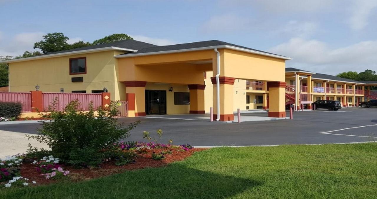 Budget Inn & Suites Hawkinsville Exterior photo