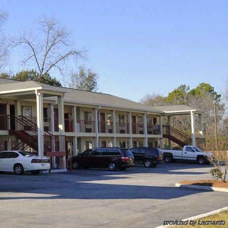 Budget Inn & Suites Hawkinsville Exterior photo