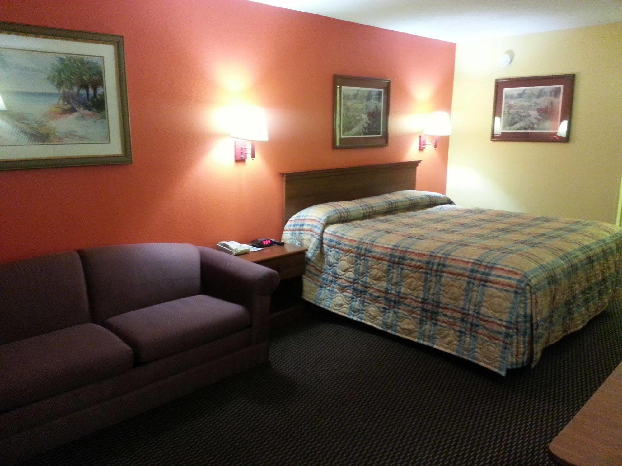 Budget Inn & Suites Hawkinsville Exterior photo